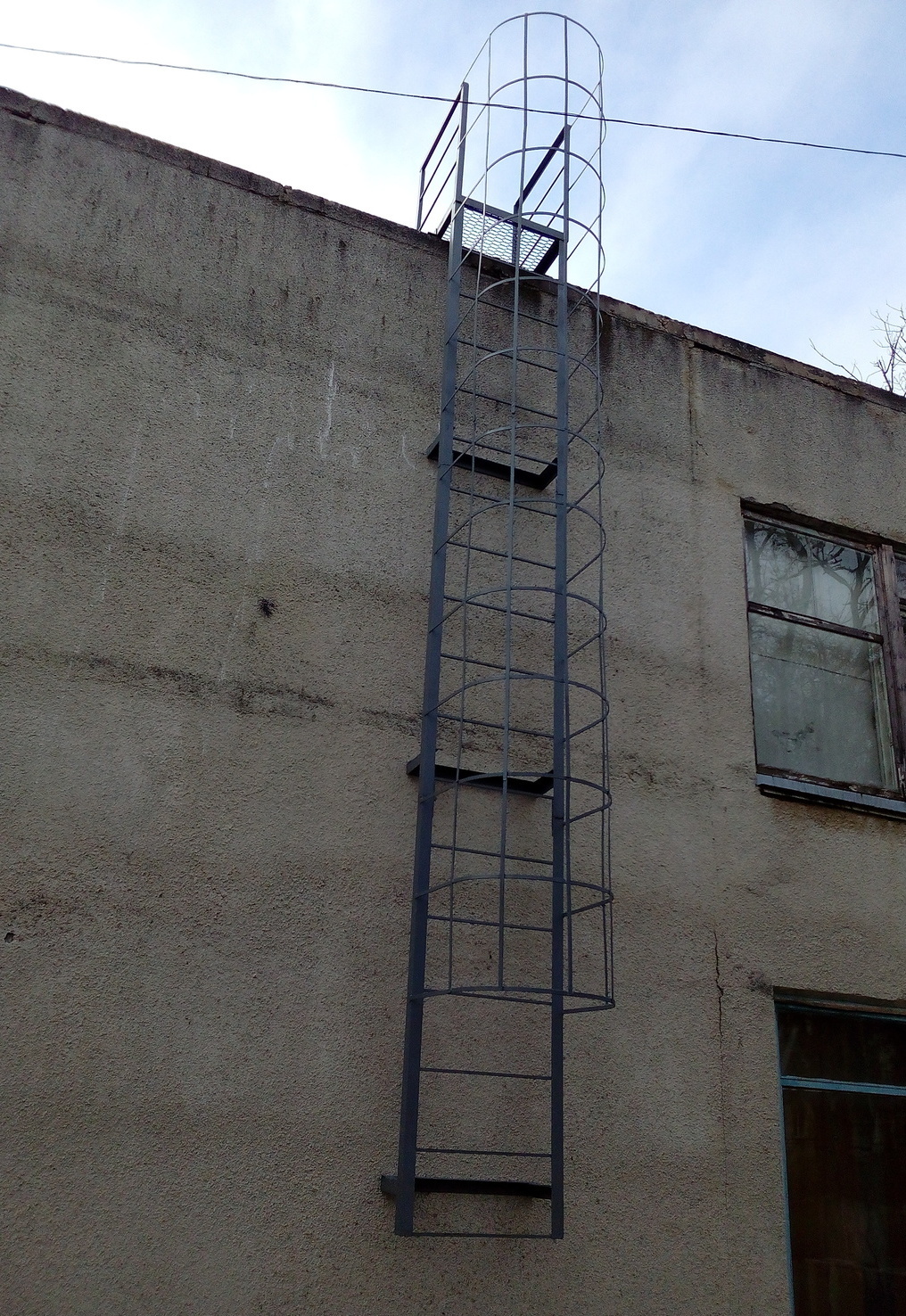 Ремонт, испытание, изготовление пожарных лестниц в Керчи, пожарные, эвакуационные лестницы